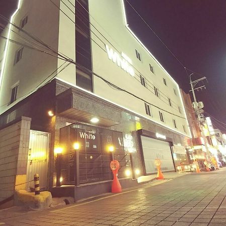 White Hotel Suwon Exteriör bild