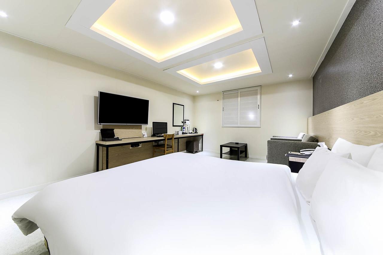 White Hotel Suwon Exteriör bild
