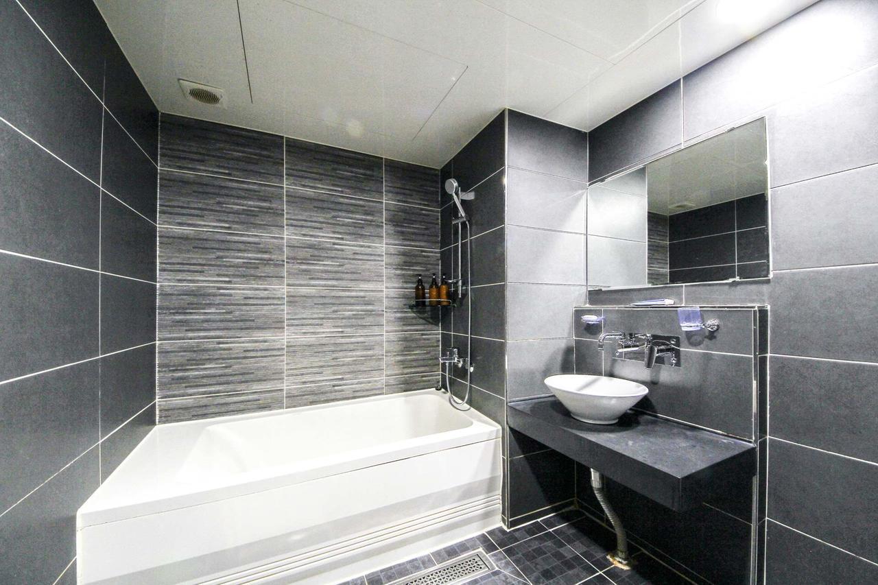 White Hotel Suwon Exteriör bild
