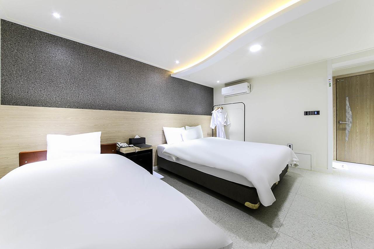 White Hotel Suwon Exteriör bild