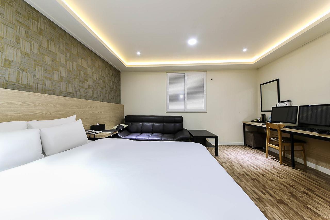 White Hotel Suwon Exteriör bild