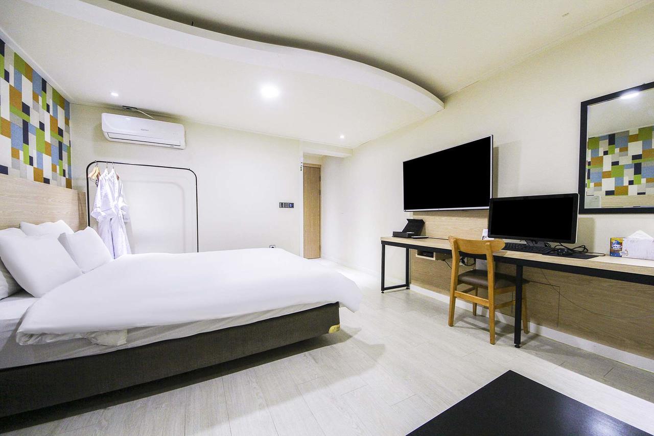 White Hotel Suwon Exteriör bild