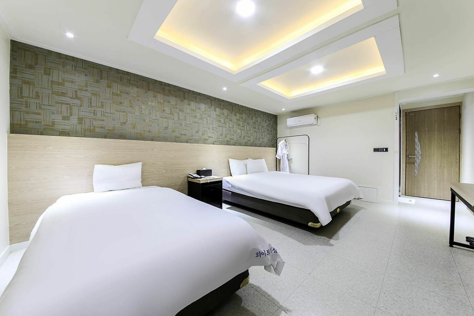White Hotel Suwon Exteriör bild